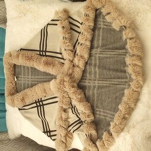 Northern Angel double tiered shawl with faux fur trim.